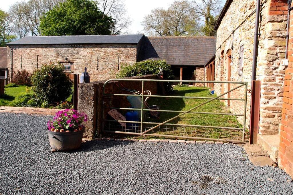 Upper Heath Farm - Stable Cottage Ludlow Craven Arms Bagian luar foto